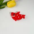 Linda pinza para el pelo de tiburón rojo en acetato con manchas blancas y acabado brillante - Tiburón Rojo / 8,5 x 4,5 cm