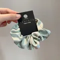 Coletero de satén verde salvia con acabado sedoso, estilo coreano minimalista - Verde Grisáceo