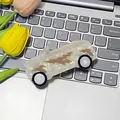 Pinza per capelli a forma di auto in acetato crema con saetta marrone e ruote nere - Auto sportiva / crema