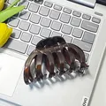Grande molletta per capelli in resina tartarugata marrone per lo styling quotidiano - 11cm / Marrone Scuro