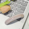 Fermaglio minimalista in acetato marmorizzato beige con scritta Barrette La France - Rosa