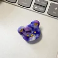 Mini-Bären-Haarclip aus violettem Acetat mit Marmormuster und goldenen Akzenten - 3cm / Blau und Violett