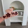 Pinza per capelli in acetato rosa con fiore rosso, farfalla e cristalli lucidi - Molletta per Capelli a Fiore Marrone