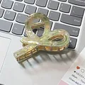 Elegante molletta per capelli in acetato verde chiaro con trama marmorizzata e base oro - Verde Vaniglia (5cm*6.5cm)