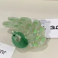 Eleganter Pfau Haarklammer aus Acetat mit Kristallakzenten und goldenen Details - Grün