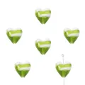 Herzförmige Glasperlen mit grün-weißen Streifen für DIY Schmuckherstellung und Basteln - 15x15mm (2 Stück) / Grün