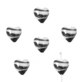 Handbemalte herzförmige Glasperlen mit schwarz-weißen Streifen für DIY-Schmuckherstellung - 15x15mm (2 Stück) / Schwarz