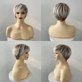 Vues sous quatre angles d'une perruque synthétique courte et dégradée, blond cendré et brun - Light Blonde Brown Mix
