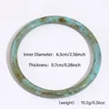 Detalle de dimensiones de la pulsera de resina jaspeada con diámetro interno 6,5 cm - Verde Claro Jaspeado