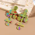 Boucles d'oreilles pendantes en acrylique à trois couches avec motif terrazzo vert - Speckled Olive Green (EH00074)