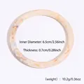 Brazalete de resina ovalada crema translúcido con textura de mármol y medidas - Café Beige Jaspeado
