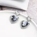 Boucles d'oreilles cœur argentées avec texture marbre et incrustation de zircon - Style Cœur Noir et Blanc (EH00132)
