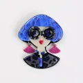 Spilla avatar in acrilico con capelli blu e occhiali per abbigliamento di stile - Blu zaffiro
