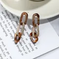 Ohrhänger mit drei Gliedern aus braunem Schildpatt-Harz und goldenen Strassringen - Farbverlauf Kaffee Schildpatt Dreifachring (EH00177)