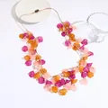 Collier bohème en pétales acryliques rose et orange sur un fond blanc très minimaliste - Collier long pour pull / Jaune Rose Rose