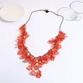 Collier fleur en acrylique orange corail avec cordon tressé marron foncé épuré - Rose