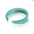 Bracelet manchette vintage en acrylique turquoise translucide avec textures brunes - Cyan