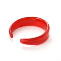 Bague ouverte en C rouge translucide en résine acrylique au design moderne épuré - Rouge Foncé