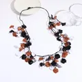 Collier réglable en acrylique avec pétales minimalistes noir blanc et marron chic - Collier long pour pull / Noir Blanc Khaki