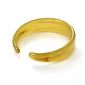Bracciale a forma di C in resina ambrata minimalista con trama marmorea scura - Giallo Senape