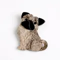 Broche carlin tendance en acrylique noir avec remplissage à texture fibreuse - Broche Fil d'Or Café