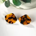 Vintage acrylic leopard print shell earrings in tortoiseshell pattern for beach vacations - Coffee Tortoiseshell Scallop (EH00101)