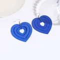 Boucles d'oreilles cœur à trois couches en acrylique bleu brillant avec crochets métal - Design de cœur imbriqué (EH00034) / Bleu Saphir