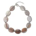 Collana in acrilico con perle ovali marmorizzate e chiusura a molla argentata - Grigio chiaro
