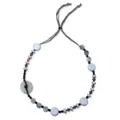 Collana regolabile con dischi in acrilico azzurro e perle in legno naturale - Grigio chiaro