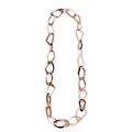 Collana lunga in acrilico con trama tartarugata ambrata e anelli organici irregolari - Marrone scuro