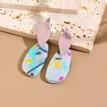 Boucles d'oreilles feuille rose et acrylique terrazzo aux motifs géométriques - Rouge Et Jaune Moucheté (EH00059)