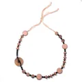 Collana etnica con grandi perle a disco rosa e cordino beige regolabile - Caffè