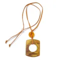 Collar bohemio de acrílico con círculo amarillo y colgante cuadrado de resina ámbar - Colgante Geométrico de Bloques de Color Amarillo Mostaza (XL00009)