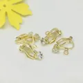 Set de cuatro clips de oreja triangulares dorados con circón 4mm para joyería DIY - Convertidor de Clip (D97) / Oro claro
