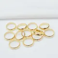 Détail de douze anneaux d'espacement plaqués or 14k avec trous pour la création de bijoux - Petite Taille / Or 14K