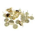 Makroaufnahme von 14k vergoldeten 15mm Ohrsteckern mit flacher Basis und Ösen - 10mm / Gold
