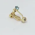 Pendiente de clip ajustable dorado con cierre de tornillo y circonita azul redonda - Oro Claro Aguamarina Clara