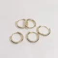Κλασικοί στρογγυλοί κρίκοι σκουλαρίκια 14k gold-filled σε λευκό ύφασμα - Επιχρυσωμένο Λείο Στυλ 14k (1#) / 14mm x 15mm