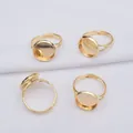 Dettaglio di quattro basi per anelli regolabili placcate oro 14k da 12 mm per fai da te - Placcato Oro 14K