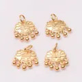 Vue détaillée de quatre pendentifs cadenas de longévité dorés aux motifs traditionnels - Style 3 Serrure de Paix Traditionnelle