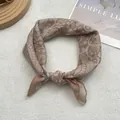 Pañuelo cuadrado retro con estampado de aves egipcias en tonos tierra marrón y beige - Cuadrado Grande / Amarillo