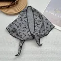 Französisches Vintage-Baumwoll-Bandana mit schwarzer Spitze und monochromem Blumenmuster - 28*115cm / Schwarz