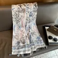 Detalle de bufanda de algodón y lino con estampados de coral azul y borlas grises - 180x90 / Gris