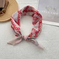 Carré de soie en coton et lin à motifs géométriques rose et rouge pour femme - Géométrique Rouge / 70x70cm