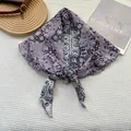 Elegante foulard in seta viola con motivo paisley e floreale, accessorio vintage donna - Stile Medio / Viola + Bianco