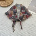 Sciarpa di seta a triangolo con motivi floreali geometrici stile bohémien - Quadri Rossi