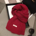 Luxurious red 100% wool knitted scarf with cable knit pattern and ribbed edges - 170*30cm / Red