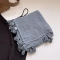 Leinenschal in Dunstblau mit weißen Streifen und Fransen für Damen im Alltag - Denim-Blau