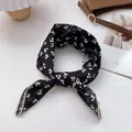 Vintage floral cotton headband in black with white flowers and beige lace trim - One Size / Black