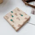 Bufanda de algodón estilo japonés con lindos estampados de osos y conejos en fondo beige - Oso de Dibujos Animados Beige